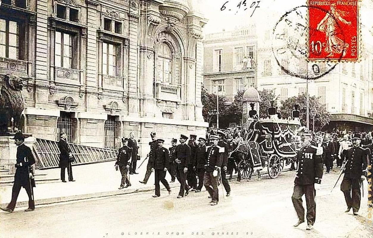 PA i- 54- Place d'armes animee.jpg